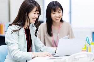 週4～OK！英語での留学手続きの事務スタッフ／技人国の求人