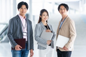 英語と日本語の同時通訳／技人国の求人