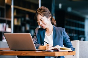ブランド品の販売と英語サポート／技人国の求人