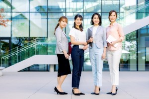 英語のリーガルスタッフ／技人国の求人