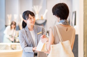週3～OK！フレグランスの英語販売サポート／技人国の求人