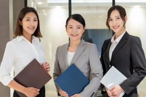 大手レンズメーカーの人事／技人国の求人