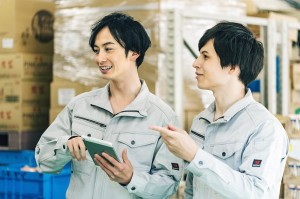 人気飲料の積み込み／アルバイトの求人