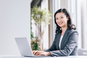 英語の総務事務／技人国の求人