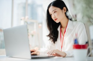 日本語マニュアルの校正／技人国の求人