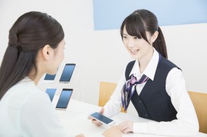 スマホショップのスタッフ／技人国の求人