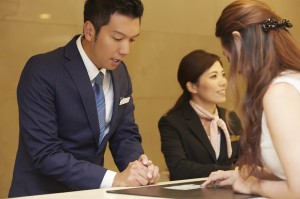 ホテルのフロント受付／技人国の求人