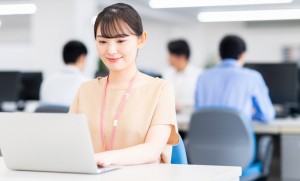 【週3～OK】ブランドショップの英語問合せ対応／技人国の求人