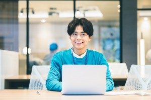 【夜勤】動画アプリの英語サポート／技人国の求人