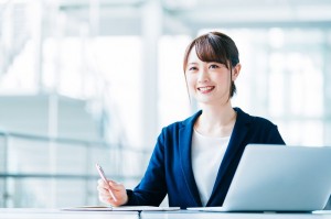英語での経理事務／技人国の求人