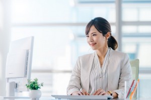 英語での経理事務／技人国の求人