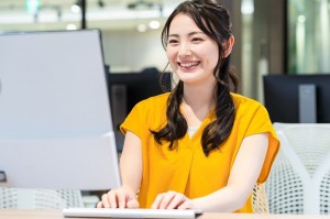 英語でのオフィスワーク／技人国の求人
