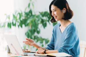 英語のシャドーイングチェック／技人国の求人
