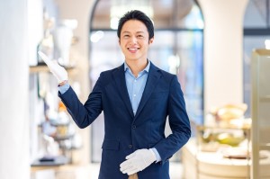 高級時計の英語の通訳販売／技人国の求人