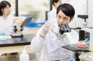 メッキの薬液分析／技人国の求人