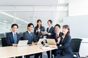 英語での営業事務／技人国の求人
