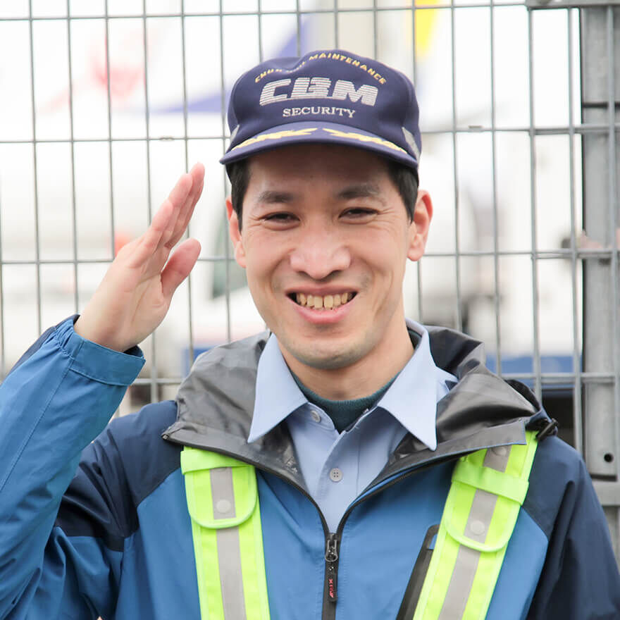笑顔の警備スタッフ