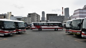 中央バス車内清掃・営業所内の日常清掃スタッフ
