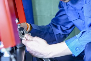 産業用機械の組立スタッフ