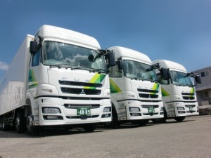 4トントラックでのお菓子配送ドライバー