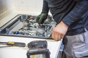 ガス機器の取り付け工事スタッフ