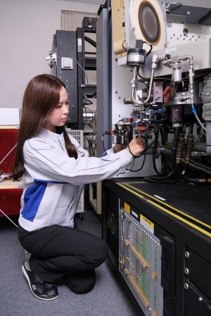 工場での製造装置メンテナンス