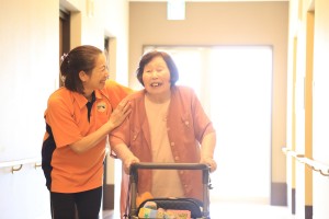 1日4時間～OK/介護スタッフ/託児所完備で日勤のみで家庭と両立