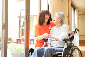 19時～翌7時勤務/夜勤専従介護スタッフ/駅チカ徒歩7分