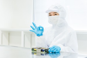 3交代／医療用の細い管を作ります／Wi-Fi完備寮／土日祝休