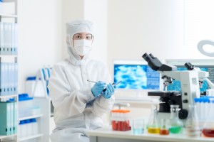 3交代／世界3万人以上が働くグローバル企業／医薬品製造スタッフ