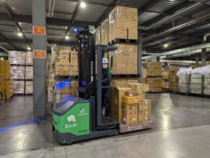 フォークリフト業務（配送センター内での入出庫）