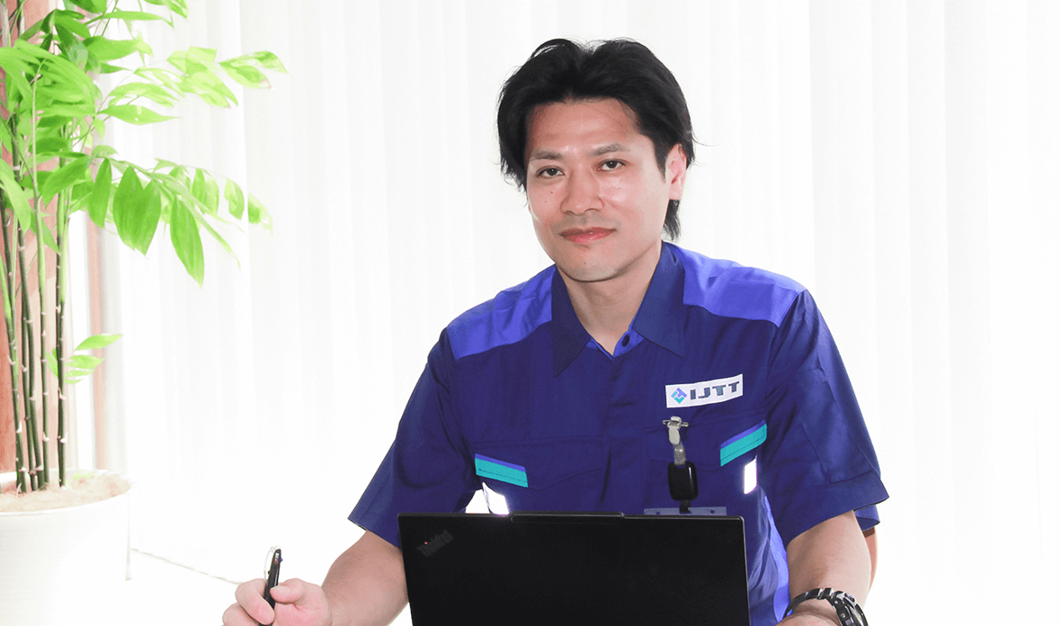 笑顔のエンジニア職社員