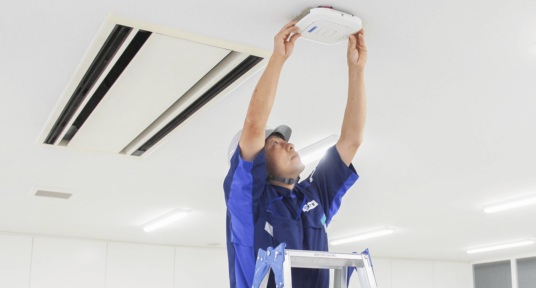 作業中のITエンジニア社員