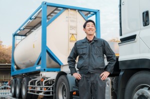 大型タンクローリー配送