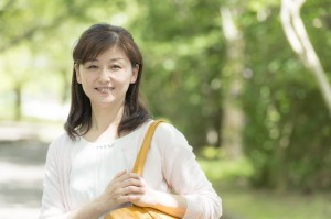 お肉のシール貼りやパック詰め