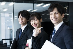 【月収25万円以上・週払い可】 オンライン受付・フロント業務