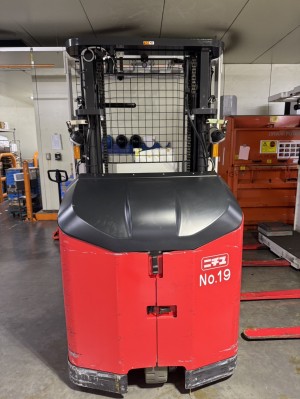 夜勤フォークリフトオペレーター／東証上場グループで安定勤務