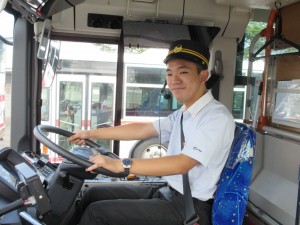 【女性運転士活躍中！】免許取得支援あり！正社員バス運転士！