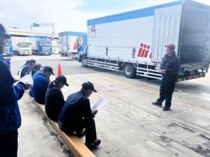 大型ドライバー(10t)／入社祝い金／月給40万～47万