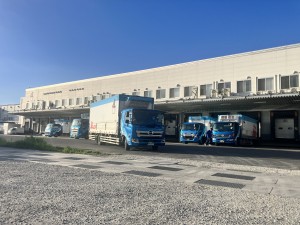 大型食品配送ドライバー（8トン）／入社特典／月給37万～44万