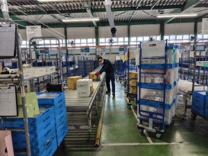 物流センター　食品の検品・仕分け／7時～11時／WワークOK