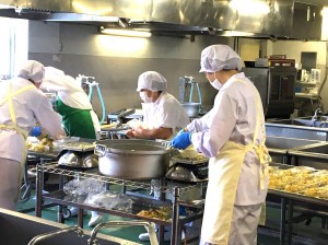 小学校の調理補助スタッフ/9時~15時の間/未経験OK