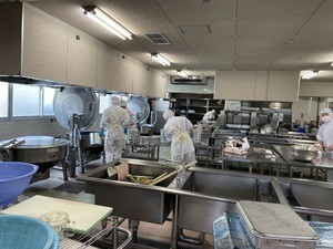中学校の調理師スタッフ/7時~16時の間