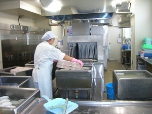 福祉施設の調理補助スタッフ/15時~19時の間/未経験OK