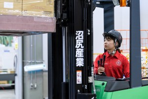 通路広めの低床平屋／リーチ経験を正当評価／年休125日以上
