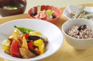 介護施設での調理補助スタッフ