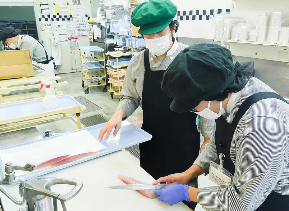 しずてつストアで働く男性社員