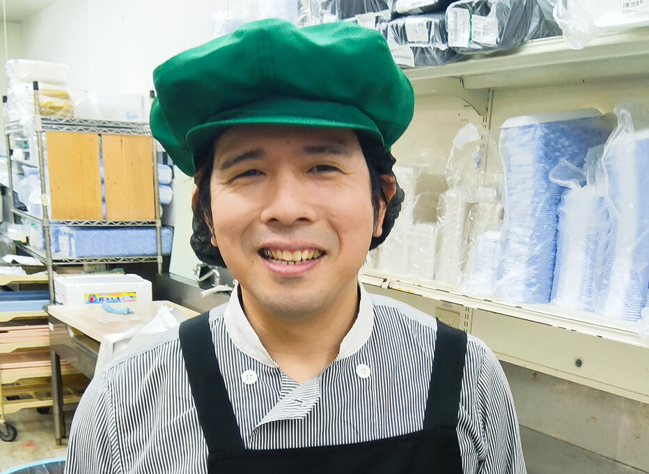 笑顔の男性社員