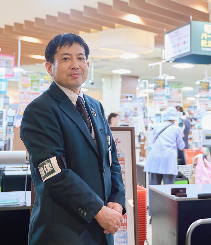 制服姿の男性社員