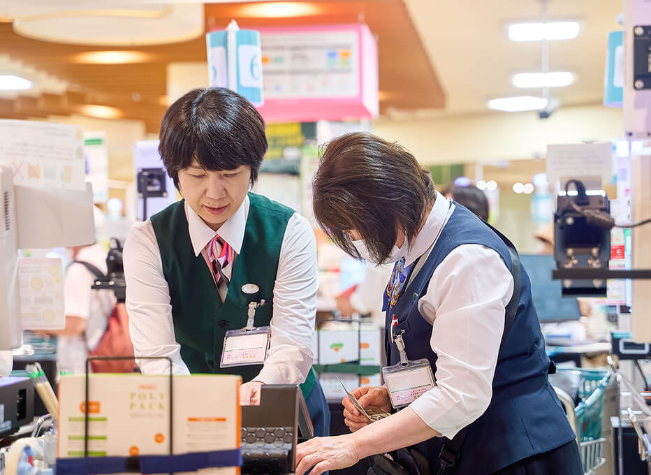 業務中の女性社員
